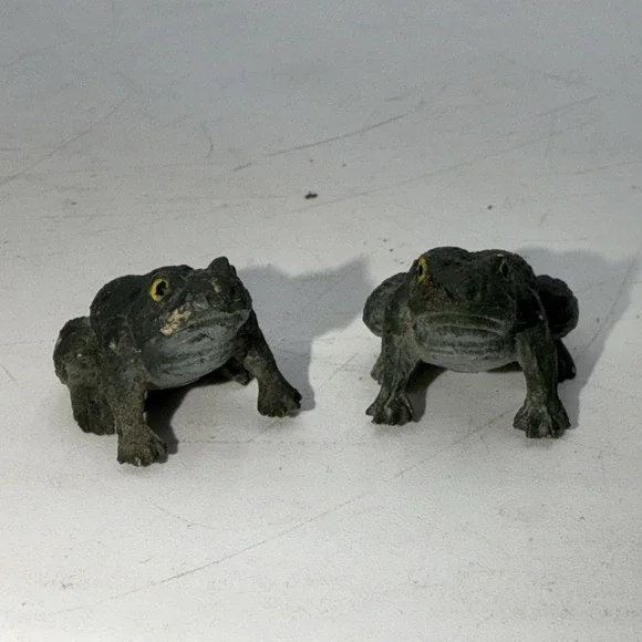 Pair Of 2 Vintage Green Frog Hard Plastic INARCO Marked Hong Kong