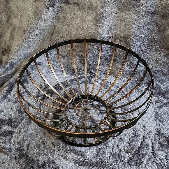 Metal Wire Fruit Basket Table Basket Plant holder