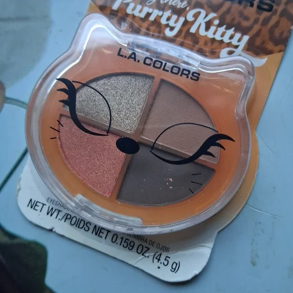 Lacolors Cat Shaped Eye shadow Pallet