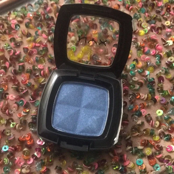 3/$10❇️🧚‍♀️VELVET BLUE NYX DISCONTINUED Eyeshadow single NWOBox