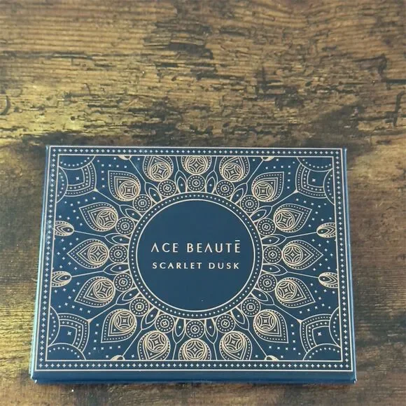 Ace Beauté Scarlet Dusk Eyeshadow Palette Matte‎ Rich Pigment