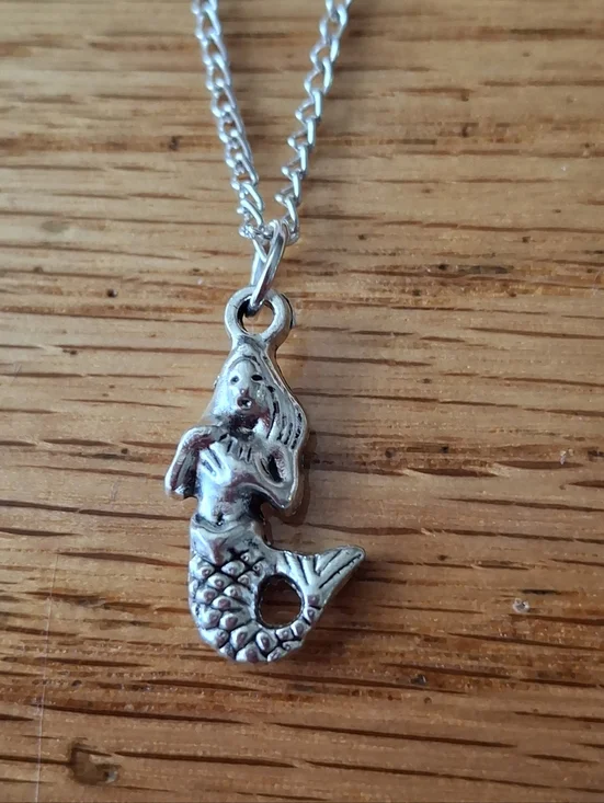 NWT Silver Mermaid Pendant Necklace