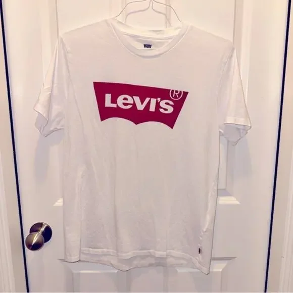 Levi’s White T-shirt with Red Logo Size Large