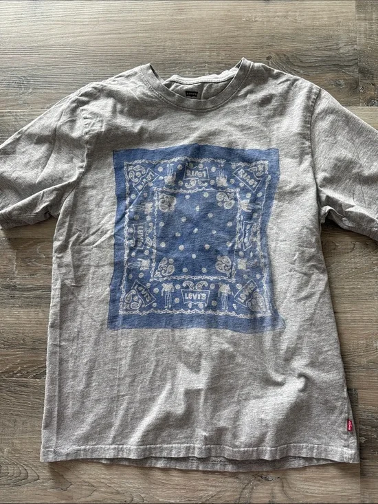 Levi's Gray Short-Sleeve Tee with Blue Bandana Graphic