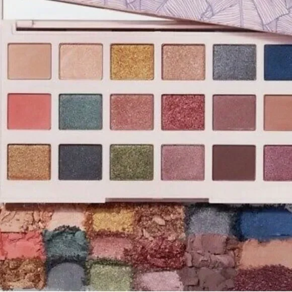 Ciate The Editor Palette New England 18 shade eye shadow palette