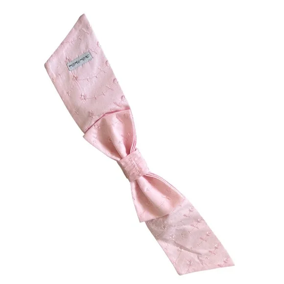 The Bow Next Door Pink Eyelet Basket Bow Floral Embroidery Decor Accessory‎ 20x4