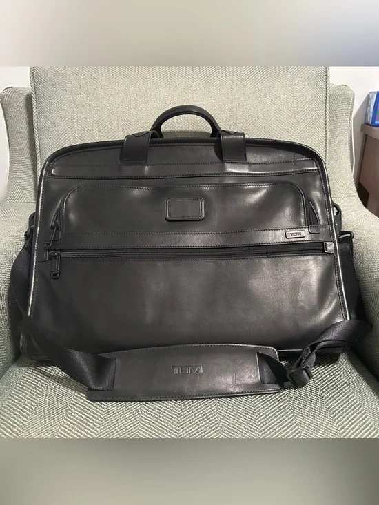 Tumi Black Leather Business Briefcase with Shoulder Strap