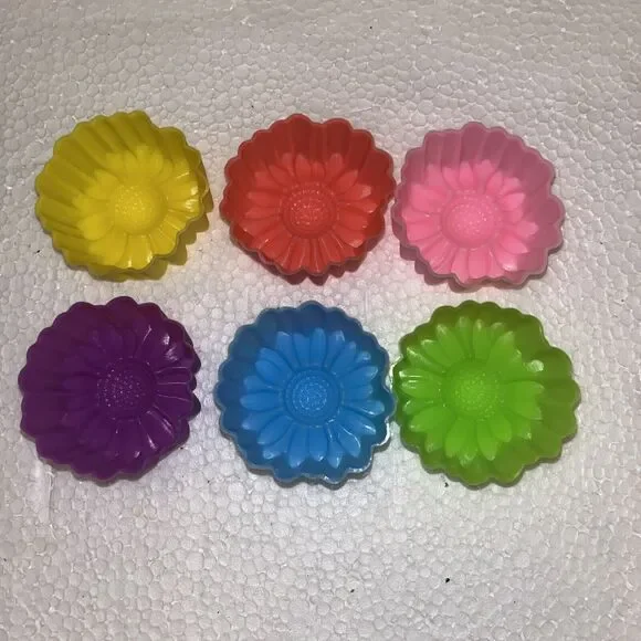 Set Of Six Silicone Daisy Small Cake Molds