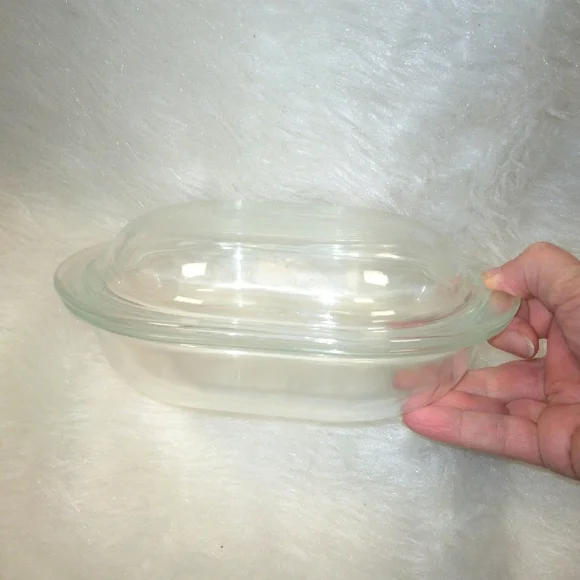 PYREX 602B + 602C, vintage 700ml covered caserol dish with lid