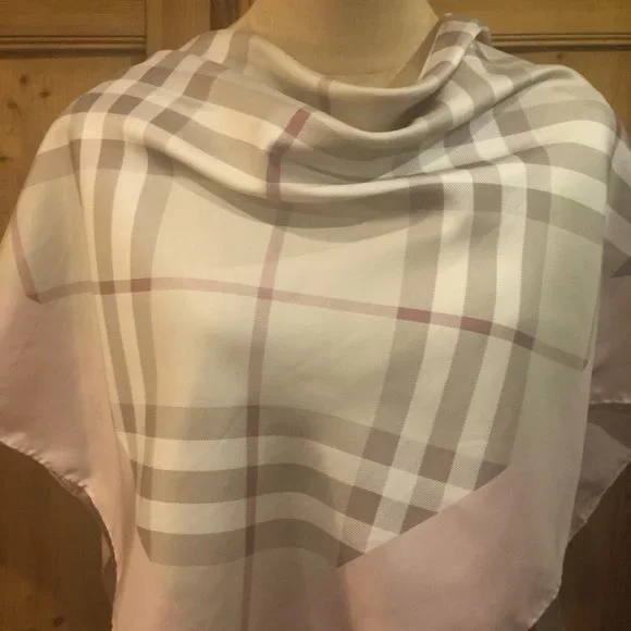 NWTS Vintage Burberry Horseferry Pale Rosewood Check Silk Scarf 34” Square
