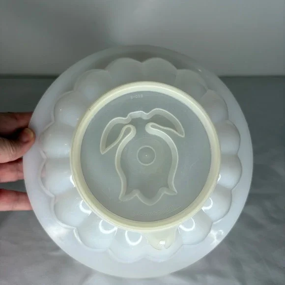 Vintage Tupperware Jel-N-Serve Jello Mold White w/ Tulip Seal 620-8 Missing Lid