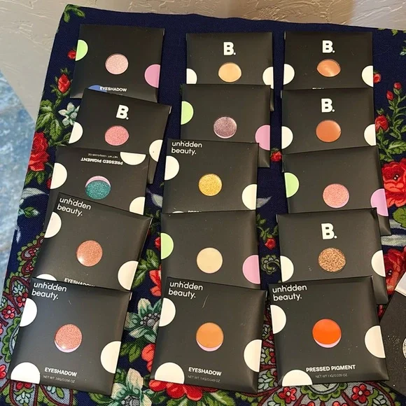 Unhidden Beauty Eyeshadows NWT Unsealed, You Get 15!
