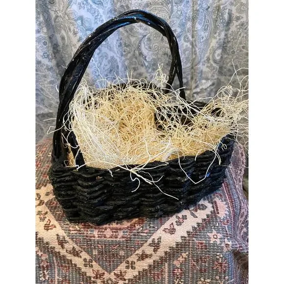 Valentines, Easter Rustic Vine Woven Heart Shaped Black‎ Basket w/ Excelsior