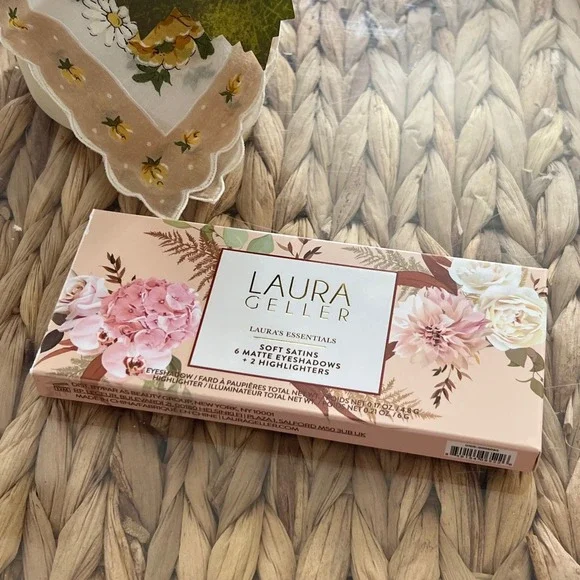 Laura Geller Lauras Essentials Soft Satins 6 Eyeshadows 2 Highlighters Palette‎