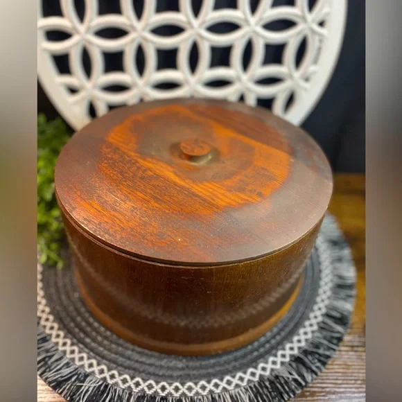 Vintage Round Lidded Wood‎ Box