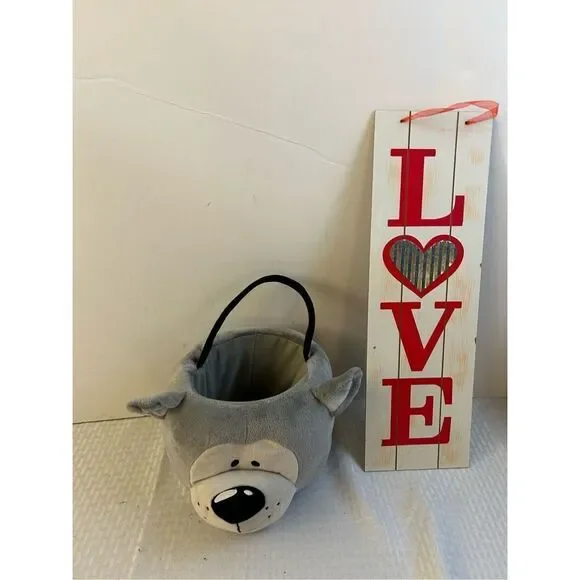 Fiesta Great wolf lodge‎ gray plush basket