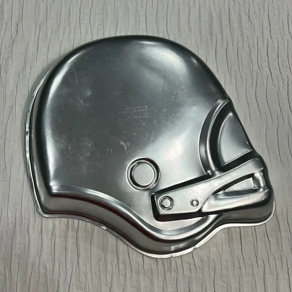 Wilton football helmet‎ cake bake mold