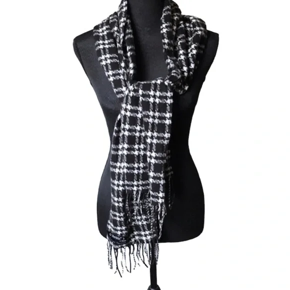 V.FRAAS cashmink Black&White Houndstooth Check plaid fringe scarf