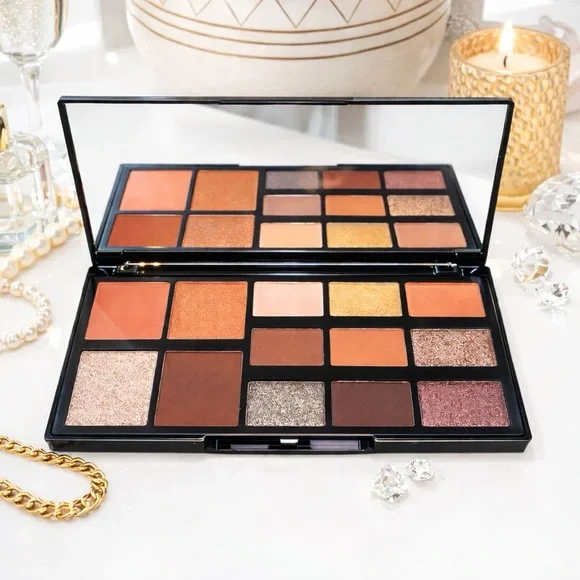Laura Geller Passport to Pretty Wanderlust Collection Eyeshadow Palette Nudes