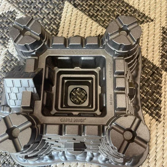 Nordic Ware Castle Bundt Pan 10 Cup‎ Baking Mold Cake Tin Made in USA