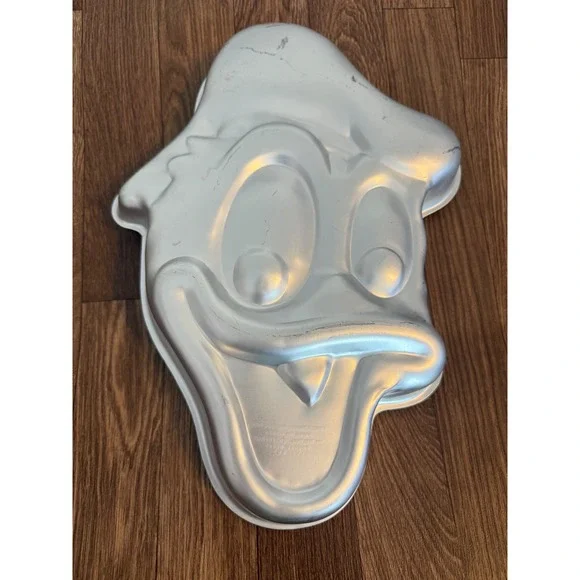 Wilton Disney Donald Duck Vintage Aluminum Cake Pan Baking Mold 515-507 Silver