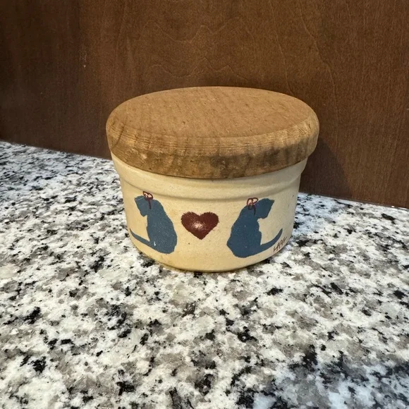 Handcrafted R.R.P. Co. Ceramic‎ Jar, cats