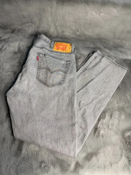 Levi's Men's Light Gray Relaxed Fit‎ Jeans