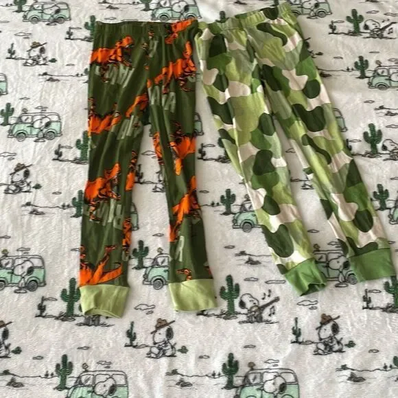 Pair of 2 boys green dinosaur and camo pj pants legging size 6 New no tags