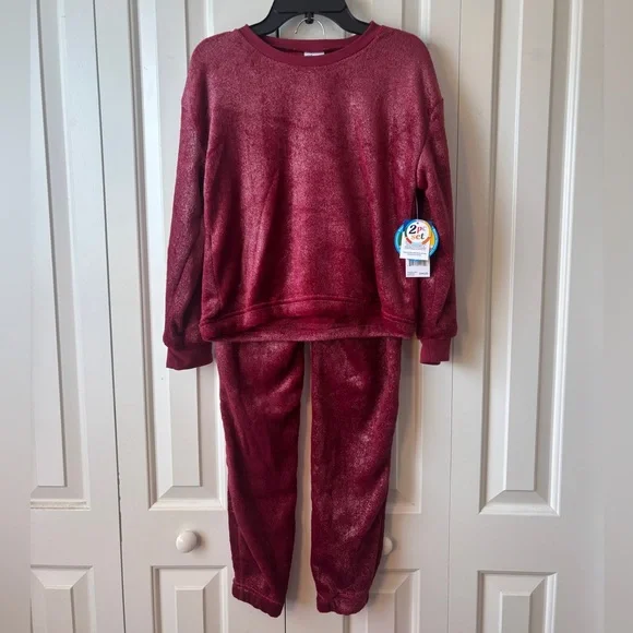 NWT Sleep On It Fleece Pajama Set in Berry