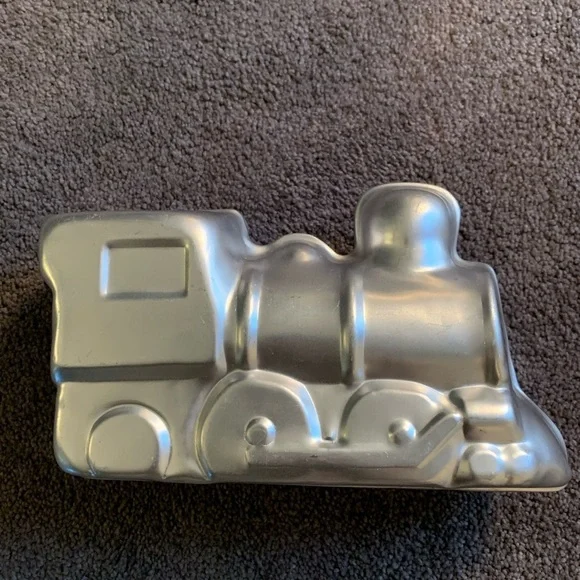 3D TRAIN CAKE PAN by Wilton. 2-piece. Choo-choo. Vintage.
