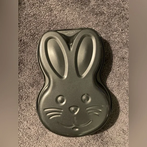 Wilton Non-stick BUNNY RABBIT cake pan.  Good used condition.