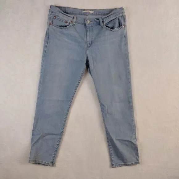 Levi Strauss Boyfriend Jeans Womens Size 32 Light Wash Denim Relaxed Fit Stretch
