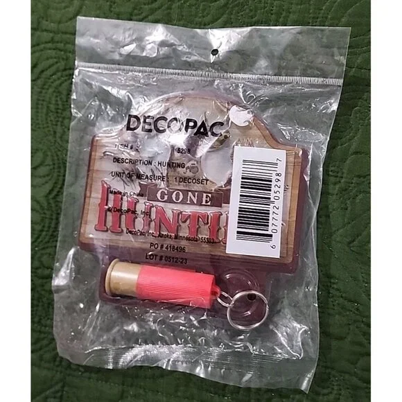Decopac Gone HUNTING cake Decorating And Shotgun Keychain Kit‎ Deer Grooms Cake