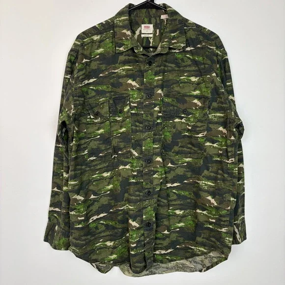 Levis Men Oversized Camo Button Up Shirt Sz Small Green Utility Hunting Tactical