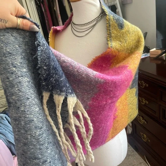Chloe & Lex oversized scarf/mini throw
