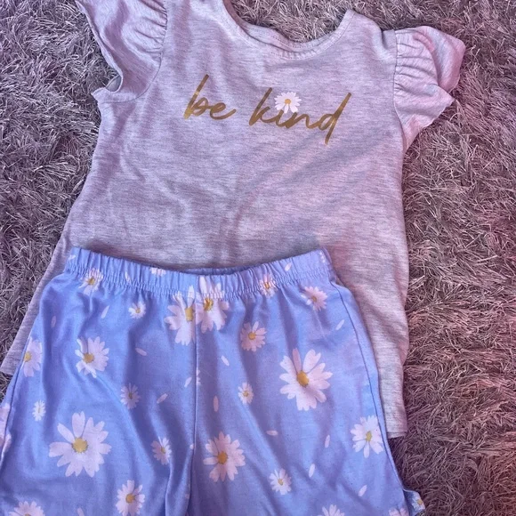Girl’s pajamas