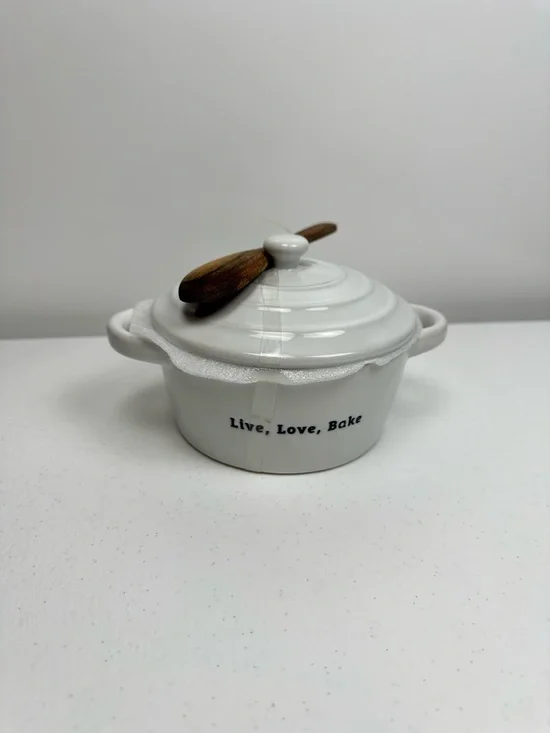 New White Brie Baker Set “Live, Love, Bake” Wooden Spreader Stoneware Oven‎ Safe