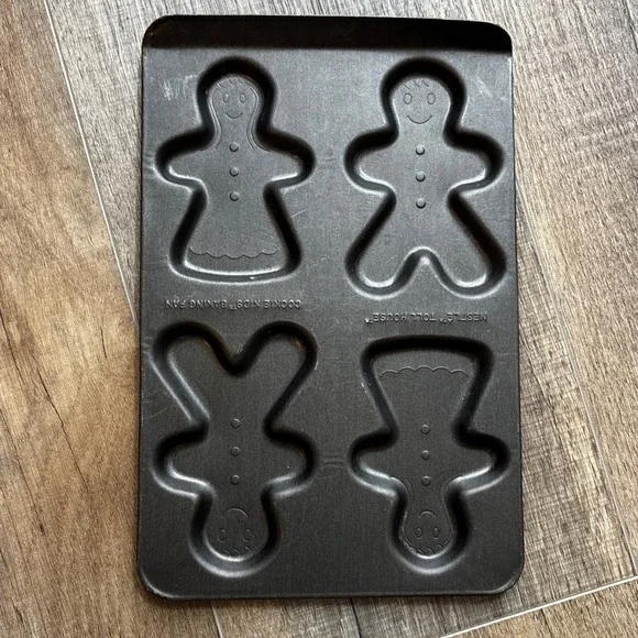 Nestle Toll House Gingerbread Man and Girl Cookie Kids Baking Pan 4 Cavity Gray