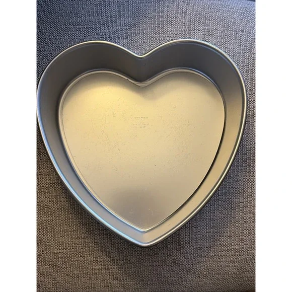 Vintage 1990 WILTON Heart Cake Pan 9 1/2