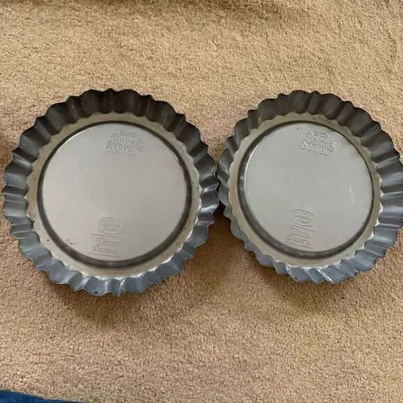 2 Ekco Baker’s Secret Duncan Hines Tiara Desserts Pans