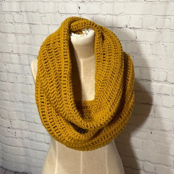 Cozy Yellow knit infinity scarf and matching hat