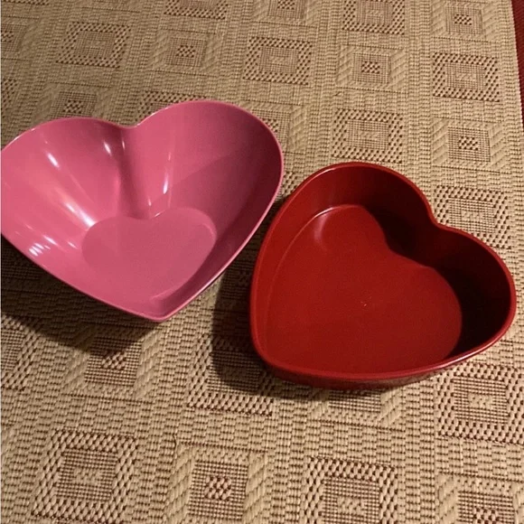 Heart Shaped Cake Pan and Mixing Bowl Set EUC