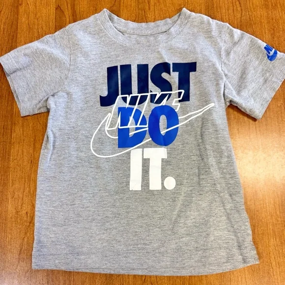 Nike Just Do It T-Shirt Youth 5–6‎ Years Gray Graphic Logo Short Sleeve Tee