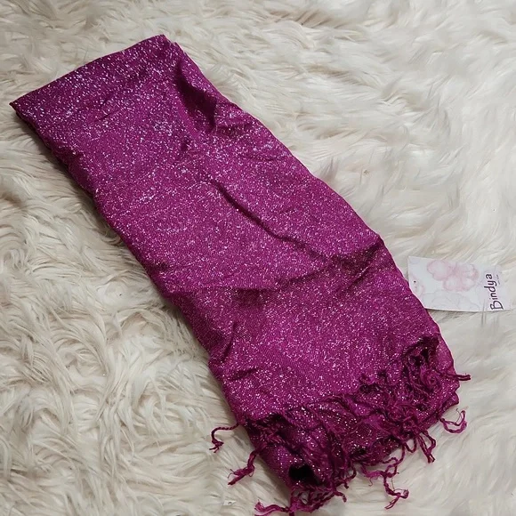 NWT scarf