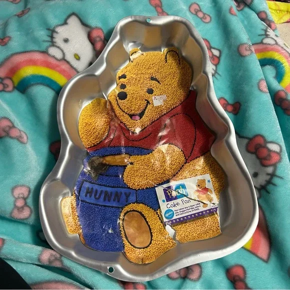 Wilton Cake Pan- Winnie the Pooh - 1995 vintage‎
