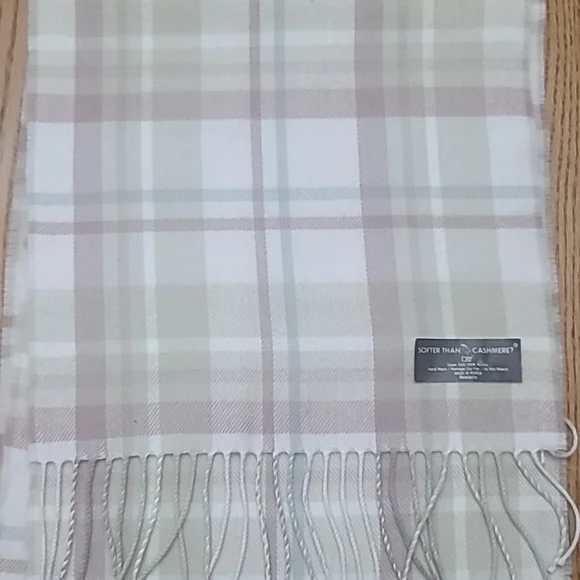 D&Y Softer than Cashmere plaid scarf
