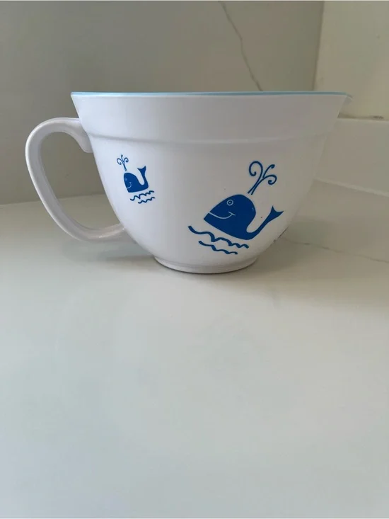 White and Blue Whale Mixing Bowl with Handle - Home Kitchen Bakeware