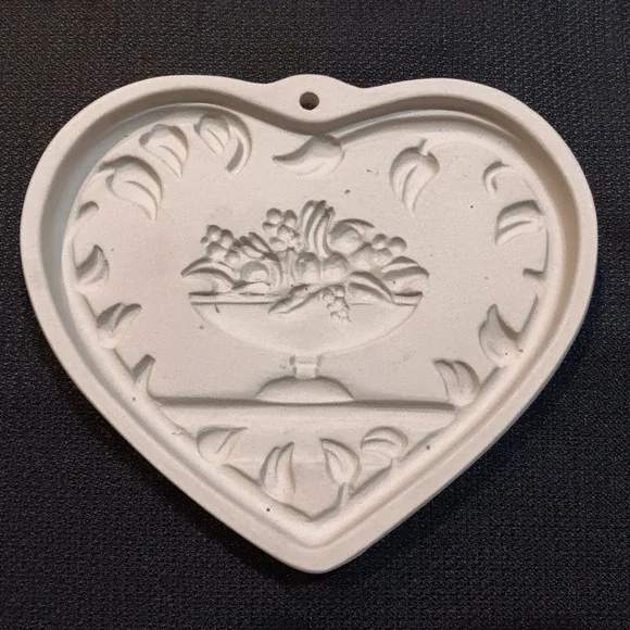 Pampered Chef Come to the Table Heart Clay Cookie Mold 1999 USA R2913 Box
