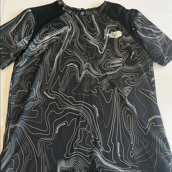 The North Face Black and White‎ Graphic T-Shirt - 18/20
