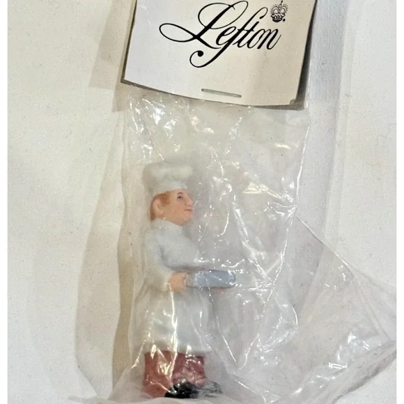 Lefton Colonial Village Baker Figurine Chef Cake Pan Star #00967 90s Hat Cook